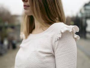 t-shirt femme blanc épaules à volants